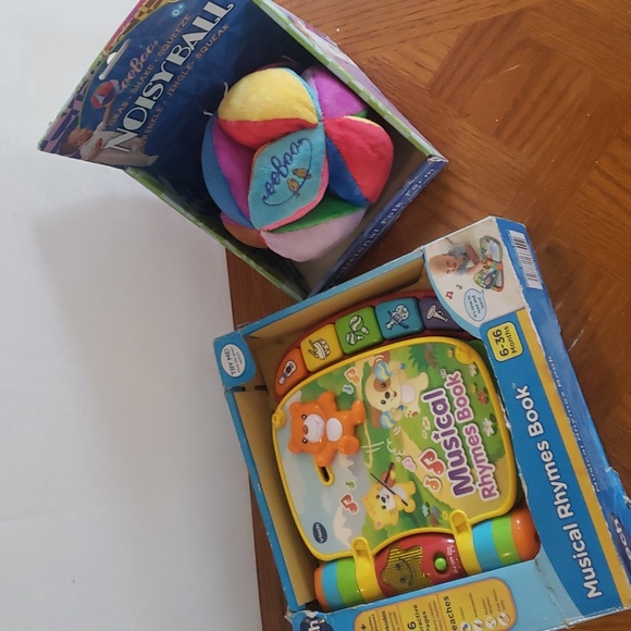 VTech Musical Rhymes Book 40+ Songs Melodies Sounds Baby Toy  6-36 M Educational - Picture 1 of 5